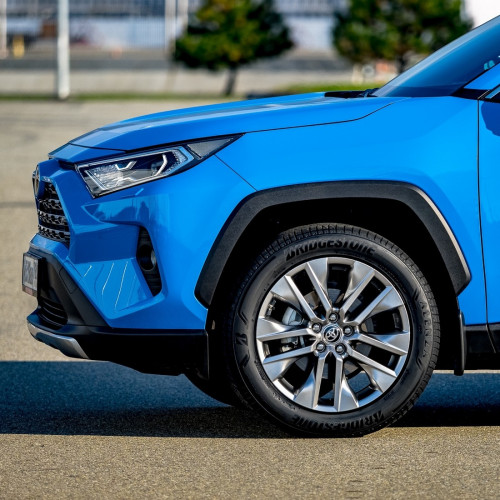 Легковая шина Bridgestone Alenza 001 235/65 R17 108V