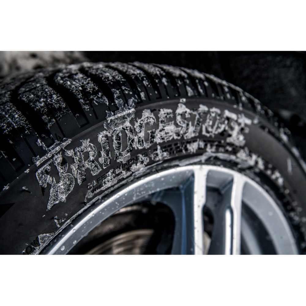Легковая шина Bridgestone Blizzak LM005 235/65 R18 110H