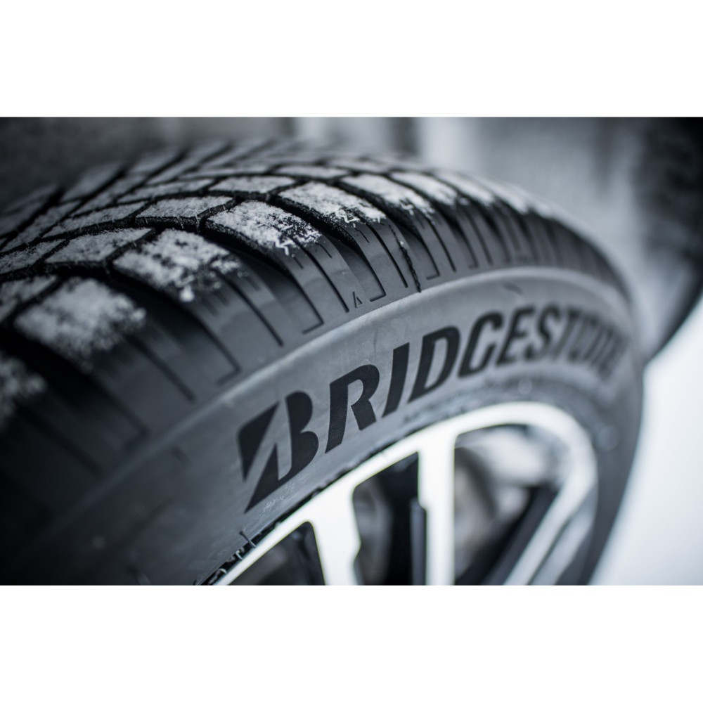 Легковая шина Bridgestone Blizzak LM005 255/60 R17 110H