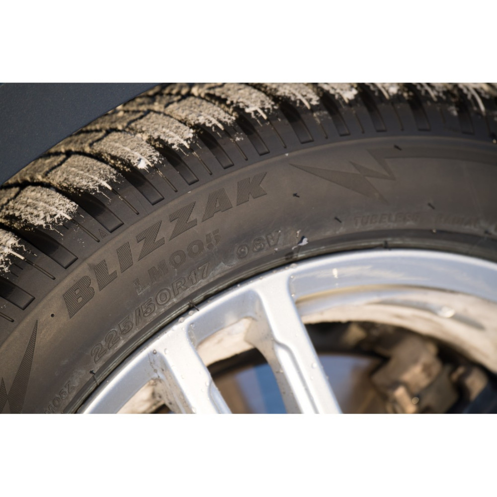 Легковая шина Bridgestone Blizzak LM005 225/60 R17 103V