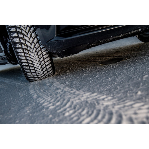 Легковая шина Bridgestone Blizzak LM005 225/40 R19 93W