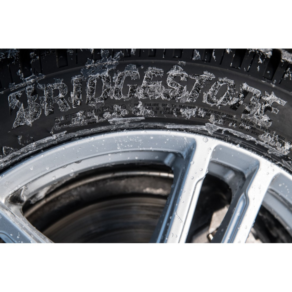 Легковая шина Bridgestone Blizzak LM005 205/70 R15 96T