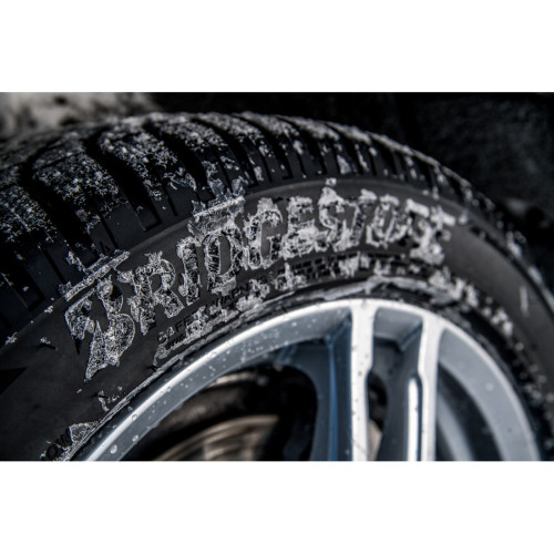 Легковая шина Bridgestone Blizzak LM005 205/60 R18 99H